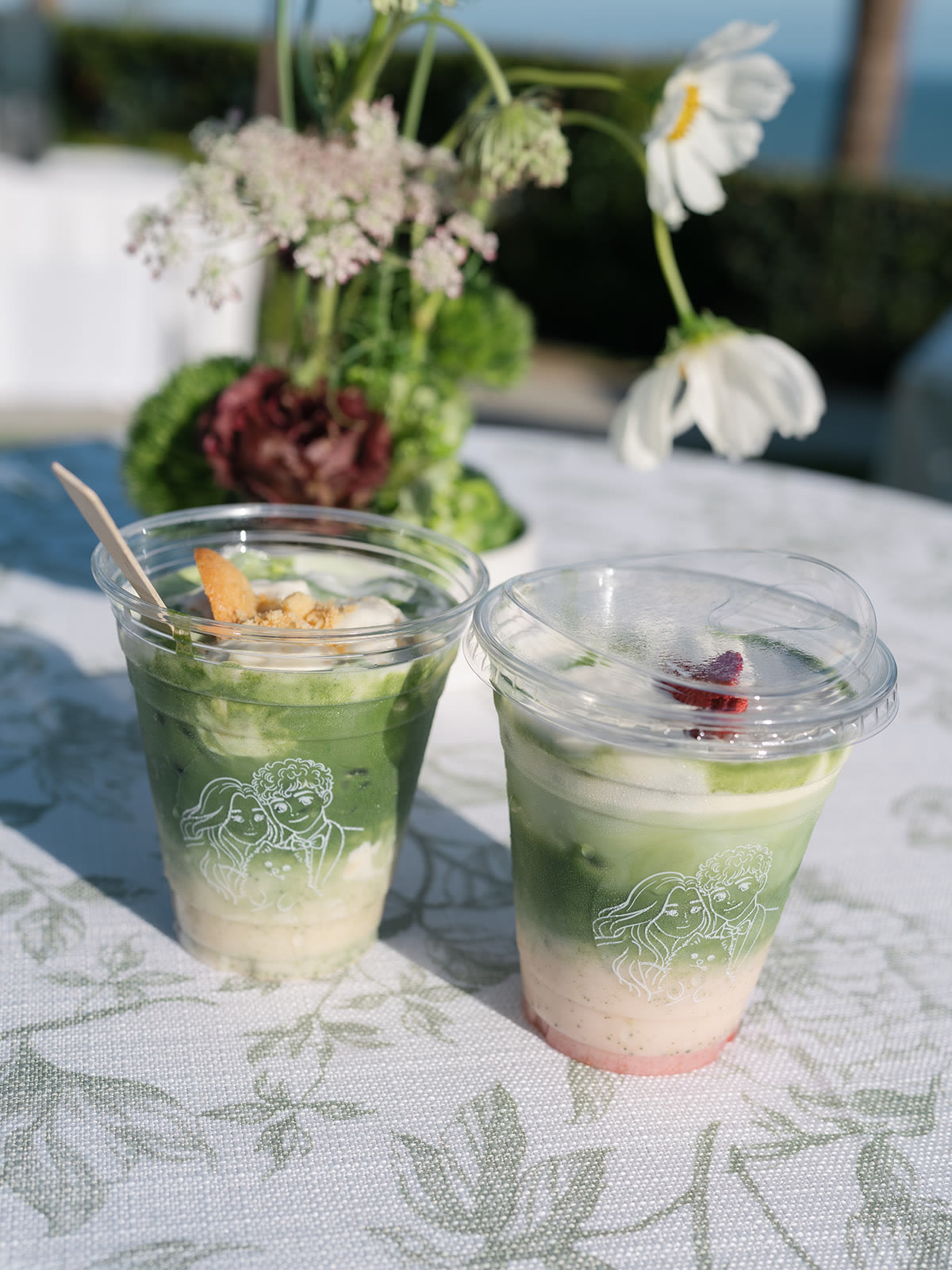 Wedding matcha served in cups illustrated with the couple